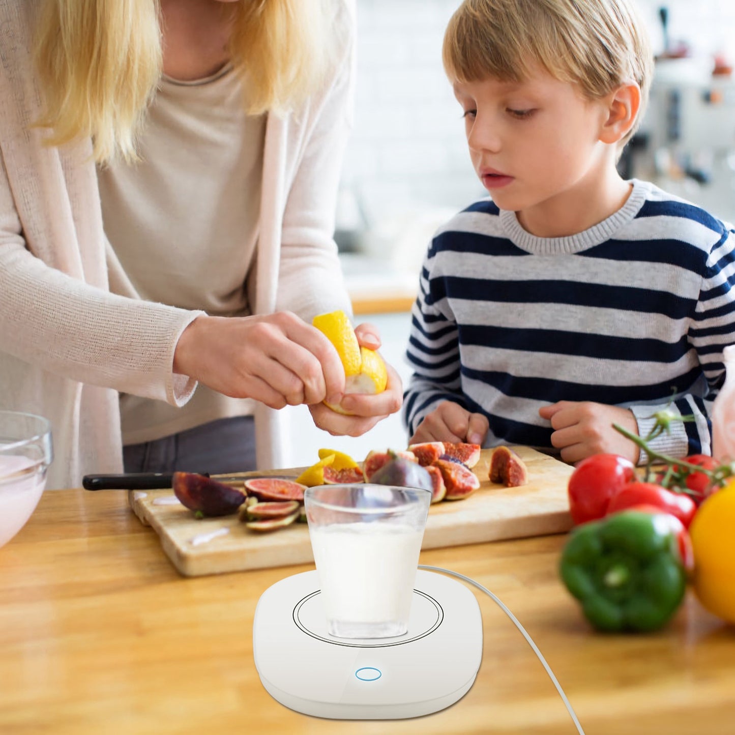 Say goodbye to cold coffee and hello to comfort all day long! ☕✨ This smart mug warmer keeps your favorite drinks—coffee, tea, or milk—perfectly warm at up to 131°F (55°C).